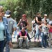 Con troncos los protestantes trancaron la avenida por dos horas