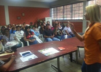 200 alumnos del Liceo Bolivariano Francisco de Miranda, acompañados por sus padres y representantes aprendieron sobre Responsabilidad Penal del Adolescente