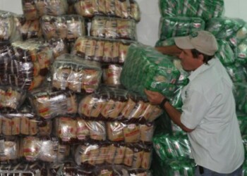 Clientes realizaron desde temprano cola para comprar harina y arroz