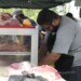Los compradores hicieron cola en el puestico de la Miranda