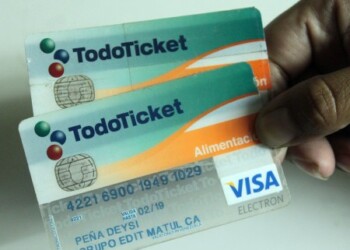 Los cestatickets se deshacen como agua entre las manos.