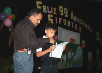El estudiante Anthony Noguera conmovió a todos con la historia de la escuela