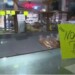 Los comercios continúan restringiendo la venta a solos dos unidades por persona y a determinados horarios.