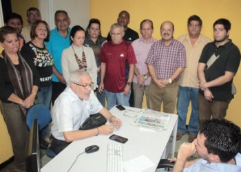 Franco Accardo acompañado de los representantes de la Mesa de Unidad Democrática