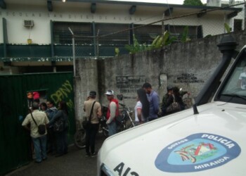Padres alegaron haber sido engañados con la supuesta entrega