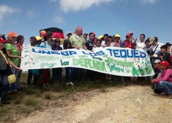 10 mil avíos de semillas fueron arrojados desde un helicóptero
