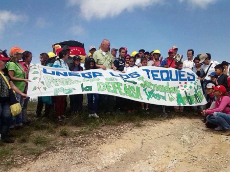 10 mil avíos de semillas fueron arrojados desde un helicóptero