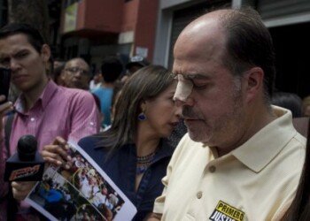 El diputado venezolano Julio Borges asiste al Ministerio Publico para poner una denuncia por agresión