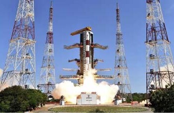 El lanzamiento se llevó a cabo con un vehículo polar PSLV-C34 a las 9.26, hora local (3.56 GMT), desde una plataforma en la base de Sriharikota