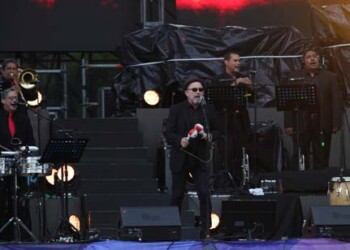 Rubén Blades dedicó la canción "Desapariciones" a los familiares de los 43 estudiantes desaparecidos en 2014.