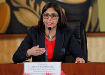 Vicepresidenta venezolana dice Pence llama a un golpe de Estado en su país