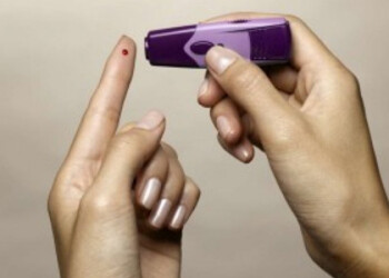 Por medio de un examen de sangre se puede conocer si valores tales como los triglicéridos y el colesterol están altos