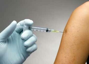 La vacunación contra la hepatitis B es la forma más segura de prevenir esta enfermedad altamente infecciosa.