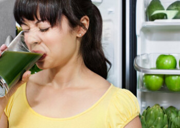 Mientras que la anorexia es reconocida como un mal, la ortorexia tiene el problema añadido de que es "una enfermedad disfrazada de virtud".
