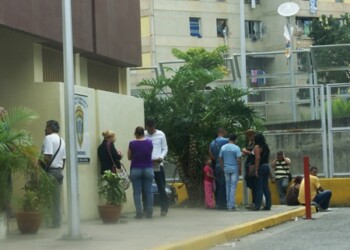 El docente perdió luego de amortiguar el golpe de la caída con su cabeza