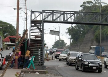 Lugareños urgidos por construcción de una parada