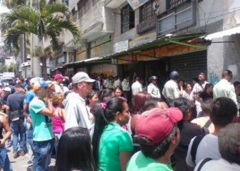 Poliguaicaipuro controló la situación en las puertas del comercio