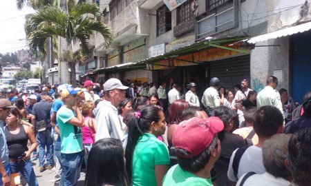 Poliguaicaipuro controló la situación en las puertas del comercio
