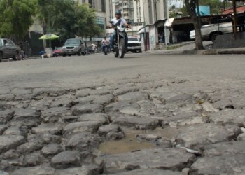 Persiste el mal estado de la vialidad en la Av. José Arvelo
