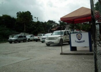 Los hampones vaciaron los peines de sus pistolas contra el comando policial