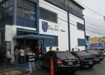 Representantes piden fiscalización de la Sundee en los colegios