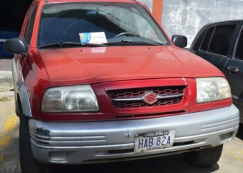 La camioneta se encontraba aparcada en la vía principal del sector