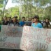 Con pancartas en mano protestaron para exigir la reactivación de la producción de hemoderivados