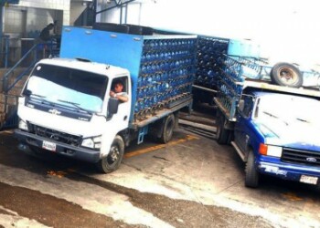 Dicen ser víctimas de la eliminación de las propinas, del  incumplimiento del contrato colectivo y de despidos injustificados
