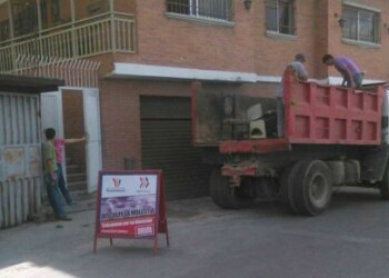 Los trabajadores realizaron una jornada de recolección de cachivaches en la carretera principa