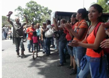 Aclararon estar cansados de ver madres y bebés comiendo mango o fororo para aplacar el hambre