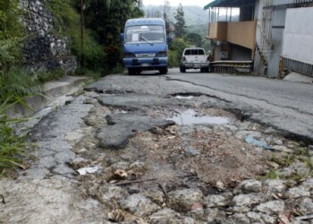 “Cráteres” en la vialidad tienen enojados a conductores