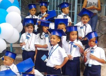 Los pequeños estudiantes fueron promovidos a primer grado de educación básica