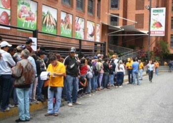Trabajan por llevar a su mínima expresión las colas en San Antonio de Los Altos