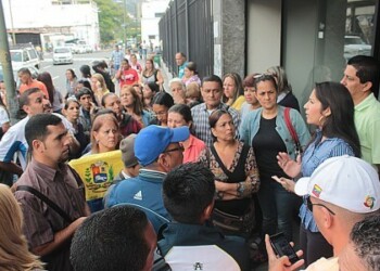 Educadores se apostaron en las puertas de la Defensoría del Pueblo