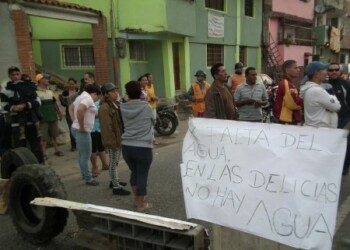 Impidieron el paso de vehículos para hacer público su reclamo en torno a la problemática de agua y comida