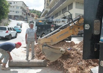 Hidrocapital inició este lunes trabajos frente a residencias Trigo Dorado, vecinos temen que en el sitio dejen otra “tronera”