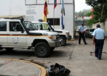 El detenido le causó lesiones físicas a la dama agredida