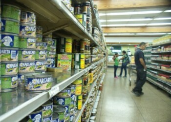 Hasta la lata de sardinas está incomprable