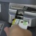 Solo podrá retirar efectivo y hacer otras transacciones en la banca automática de su entidad financiera