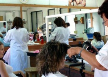 Ni en las peluquerías escapan a los estragos de la escasez y la inflación.