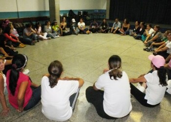Enseñan técnicas particulares de movimientos como parte de la educación