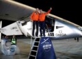 Solar Impulse II culminó este martes una histórica vuelta al mundo propulsado únicamente con energía solar