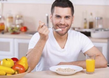 La adultez es la etapa más larga de la vida, por lo que los hombres deben intentar mantener sus rutinas alimenticias