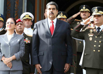 Desde el Panteón Nacional, el presidente Maduro aseguró que “más nunca volverá la época en que la Fanb era sometida al imperio estadounidense”