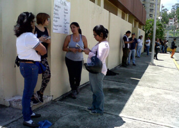 Amigos y colegas colmaron la morgue del HVS la mañana de este domingo