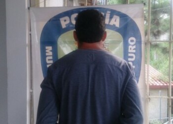 El hombre fue sorprendido por la policía municipal durante el operativo de verificación en los transportes públicos