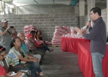 Sacos y bolsas de semillas de maíz blanco fueron entregados a 271 productores
