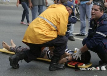 La imprudencia de la dama generó el accidente automovilístico