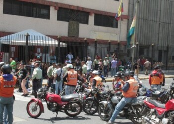 El frente de la sede de la alcaldía fue tomado por el gremio motorizado