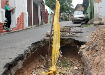 La expansión del “cráter” mantiene en ascuas a los moradores